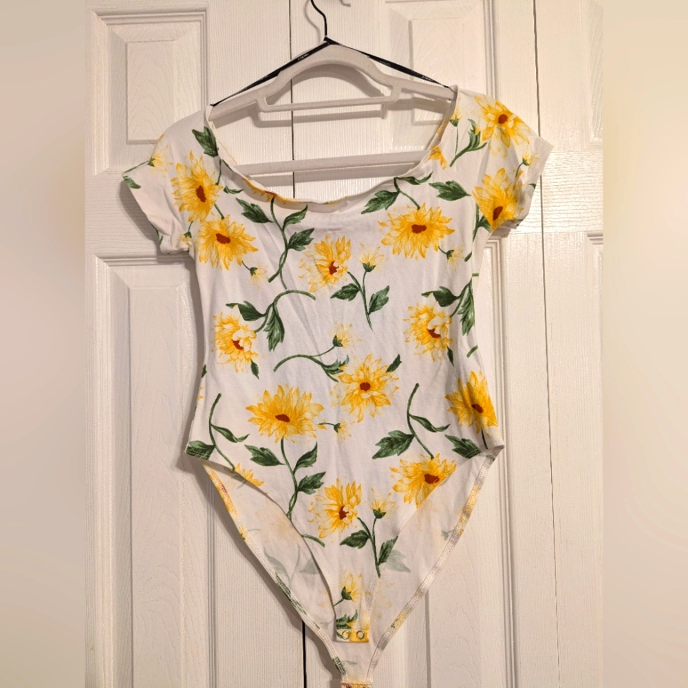 Forever 21 Floral Bodysuit with Sunflower Print Size Medium